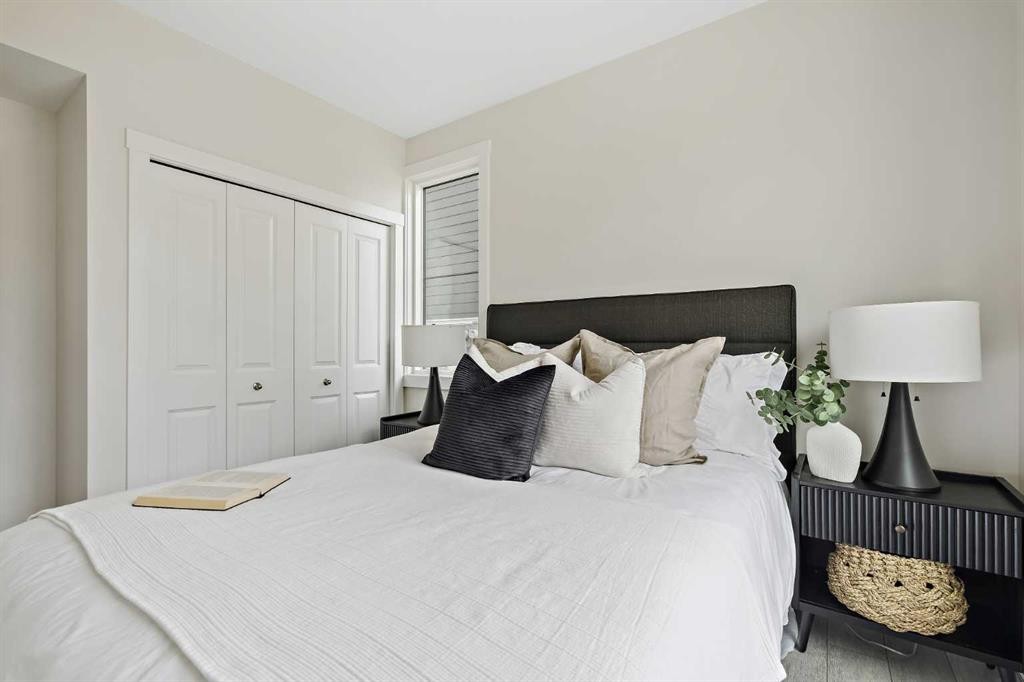 301-255 Rowmont Boulevard Nw, Calgary, AB - Indoor Photo Showing Bedroom