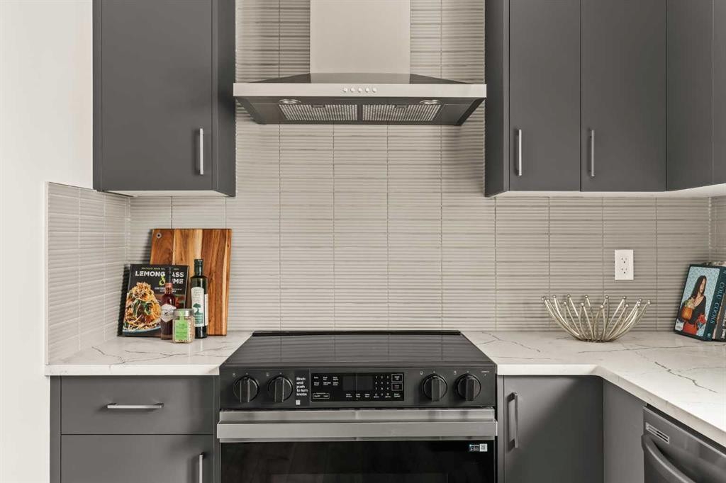 26 Rowmont Heath Nw, Calgary, AB - Indoor Photo Showing Kitchen