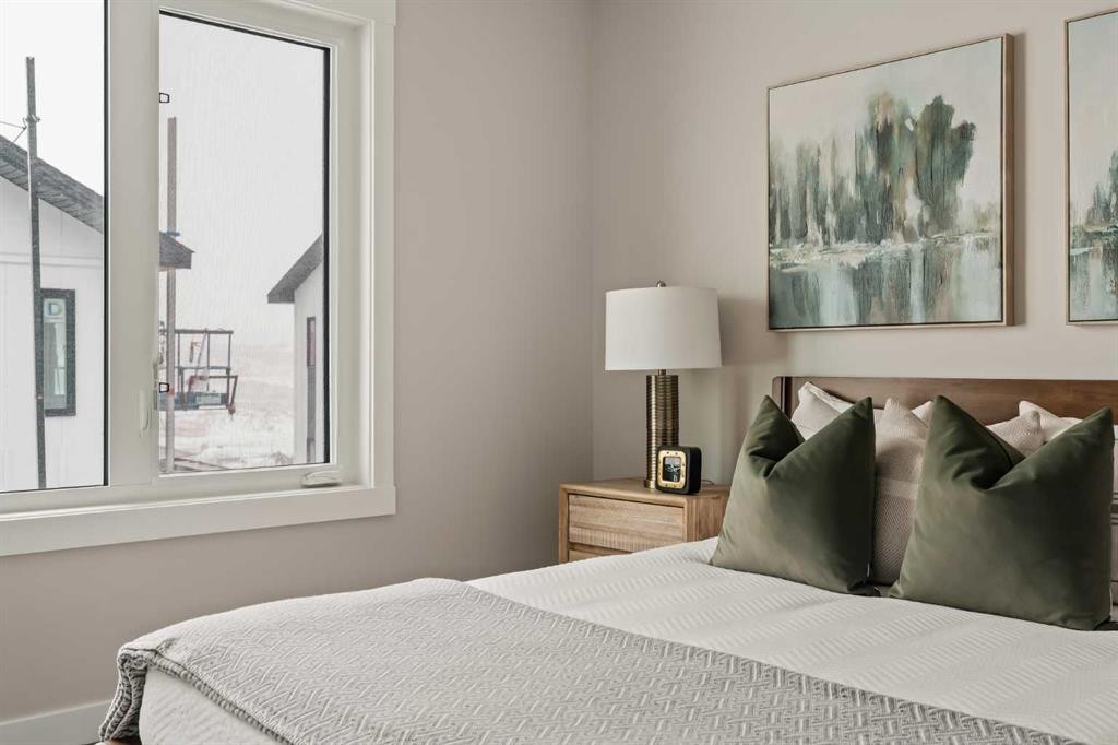 26 Rowmont Heath Nw, Calgary, AB - Indoor Photo Showing Bedroom