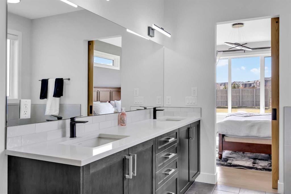 25 Cimarron Estates Gate, Okotoks, AB - Indoor Photo Showing Bathroom