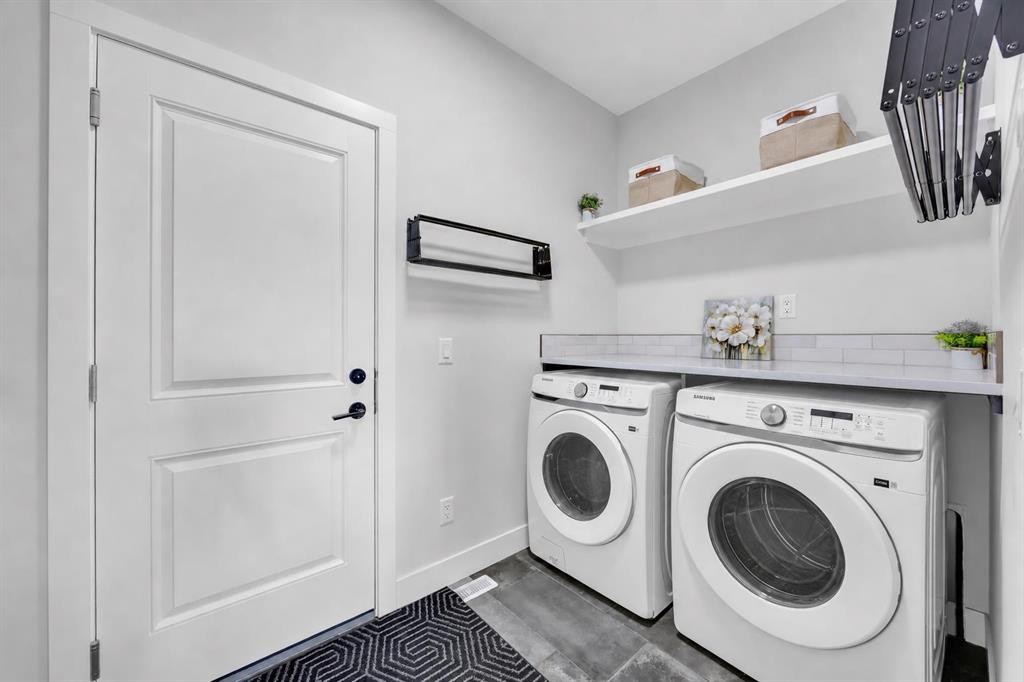 25 Cimarron Estates Gate, Okotoks, AB - Indoor Photo Showing Laundry Room