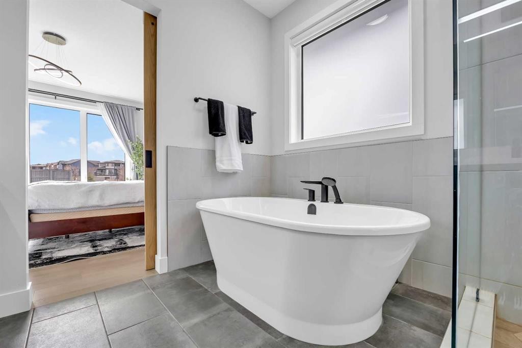 25 Cimarron Estates Gate, Okotoks, AB - Indoor Photo Showing Bathroom