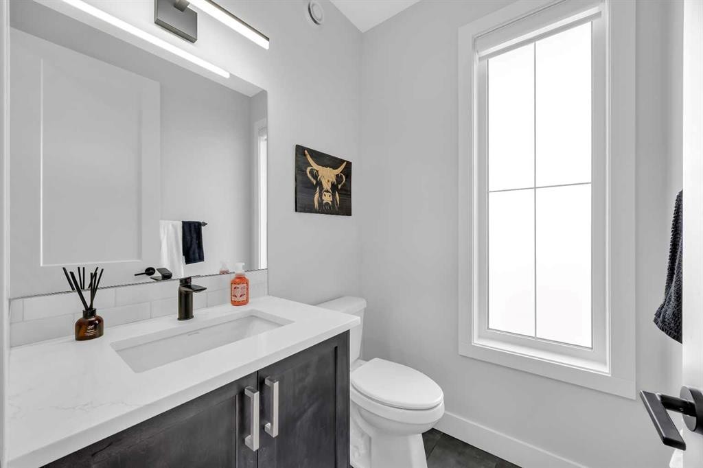 25 Cimarron Estates Gate, Okotoks, AB - Indoor Photo Showing Bathroom