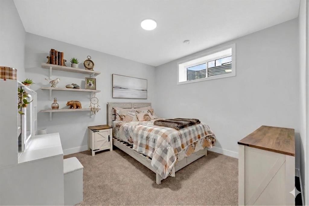 25 Cimarron Estates Gate, Okotoks, AB - Indoor Photo Showing Bedroom