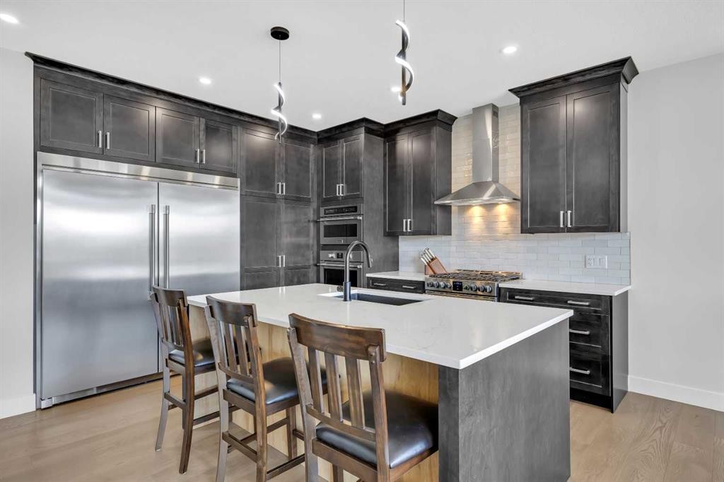 25 Cimarron Estates Gate, Okotoks, AB - Indoor Photo Showing Kitchen With Upgraded Kitchen