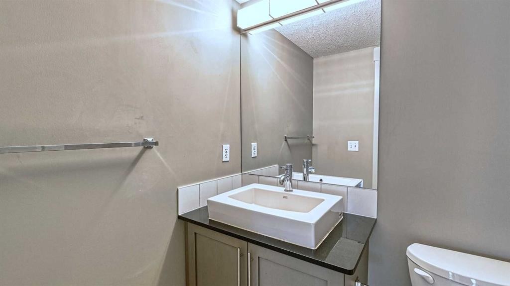 2201-155 Skyview Ranch Way Ne, Calgary, AB - Indoor Photo Showing Bathroom