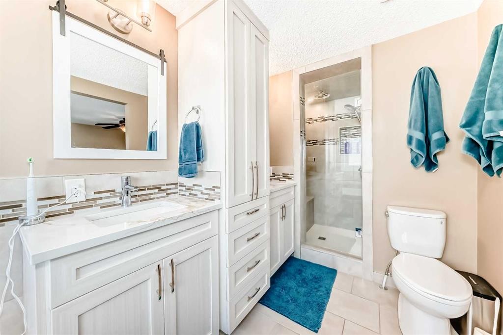 127 Mckerrell Way Se, Calgary, AB - Indoor Photo Showing Bathroom