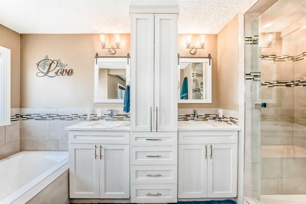 127 Mckerrell Way Se, Calgary, AB - Indoor Photo Showing Bathroom