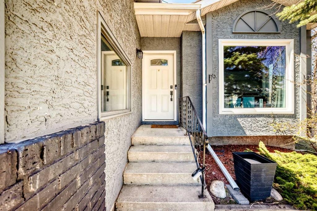 127 Mckerrell Way Se, Calgary, AB - Outdoor