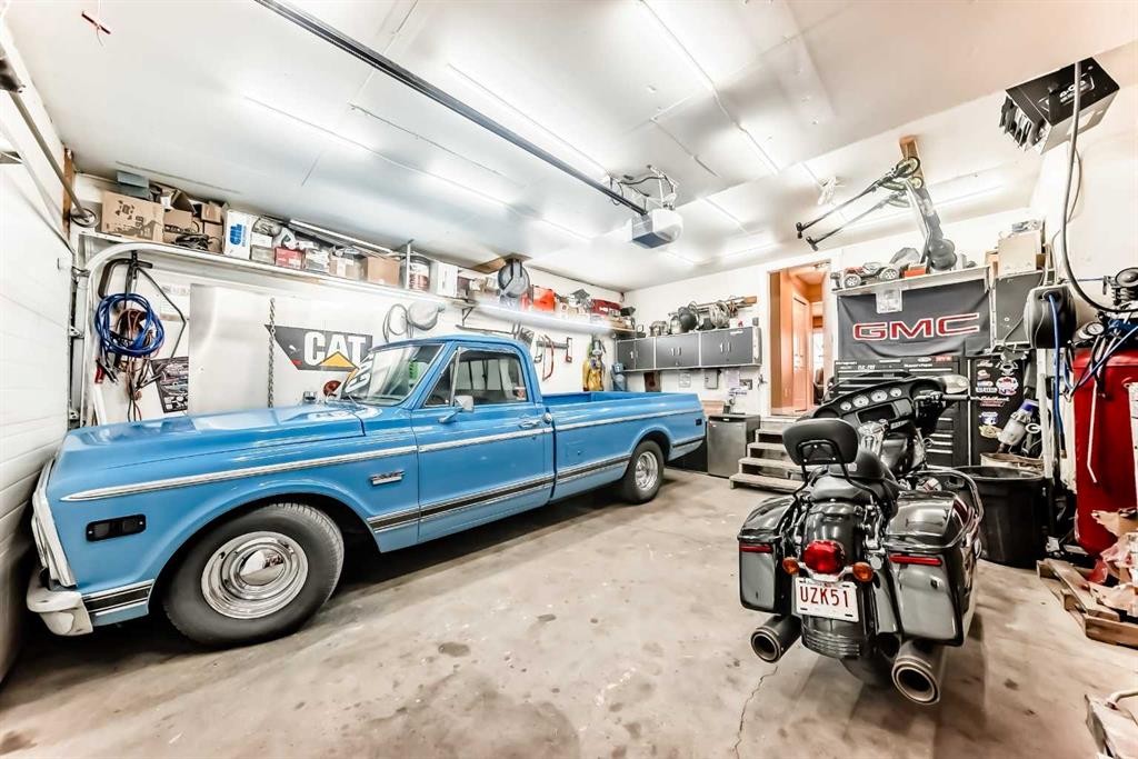 127 Mckerrell Way Se, Calgary, AB - Indoor Photo Showing Garage