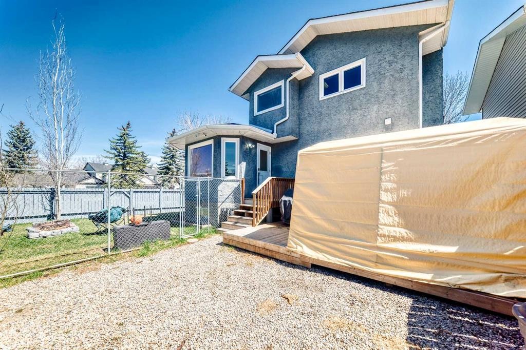 127 Mckerrell Way Se, Calgary, AB - Outdoor
