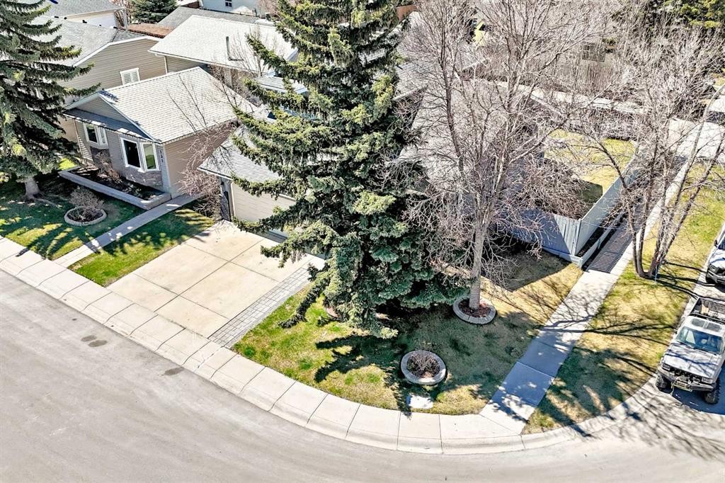 127 Mckerrell Way Se, Calgary, AB - Outdoor