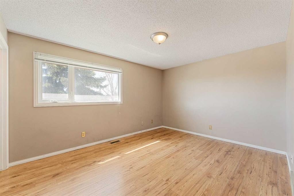 7003 Temple Drive Ne, Calgary, AB - Indoor Photo Showing Other Room