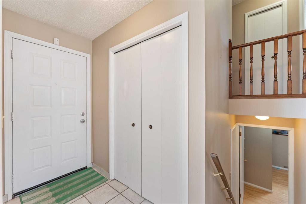 7003 Temple Drive Ne, Calgary, AB - Indoor Photo Showing Other Room