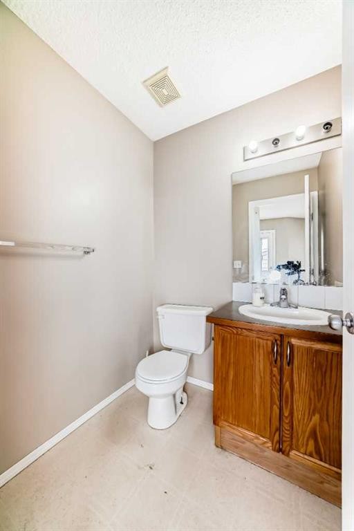 111 Tarawood Road Ne, Calgary, AB - Indoor Photo Showing Bathroom