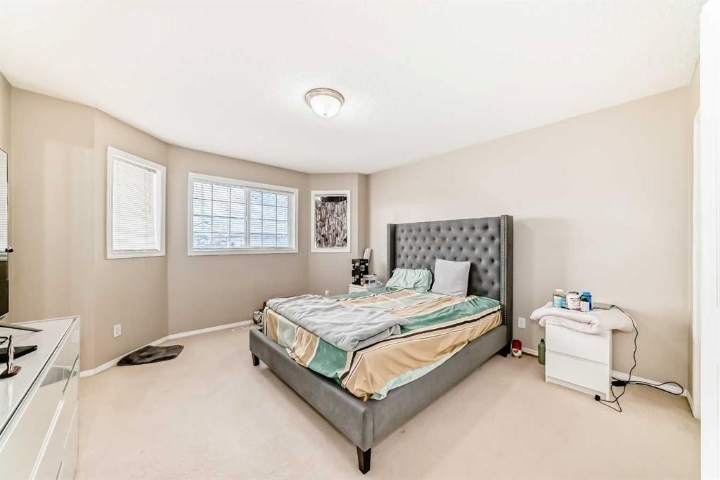 111 Tarawood Road Ne, Calgary, AB - Indoor Photo Showing Bedroom