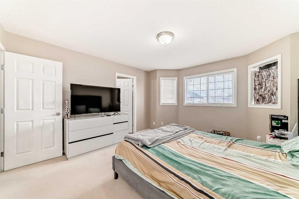 111 Tarawood Road Ne, Calgary, AB - Indoor Photo Showing Bedroom