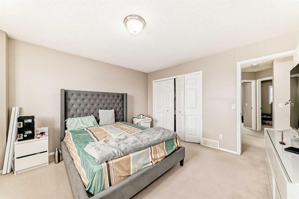 111 Tarawood Road Ne, Calgary, AB - Indoor Photo Showing Bedroom