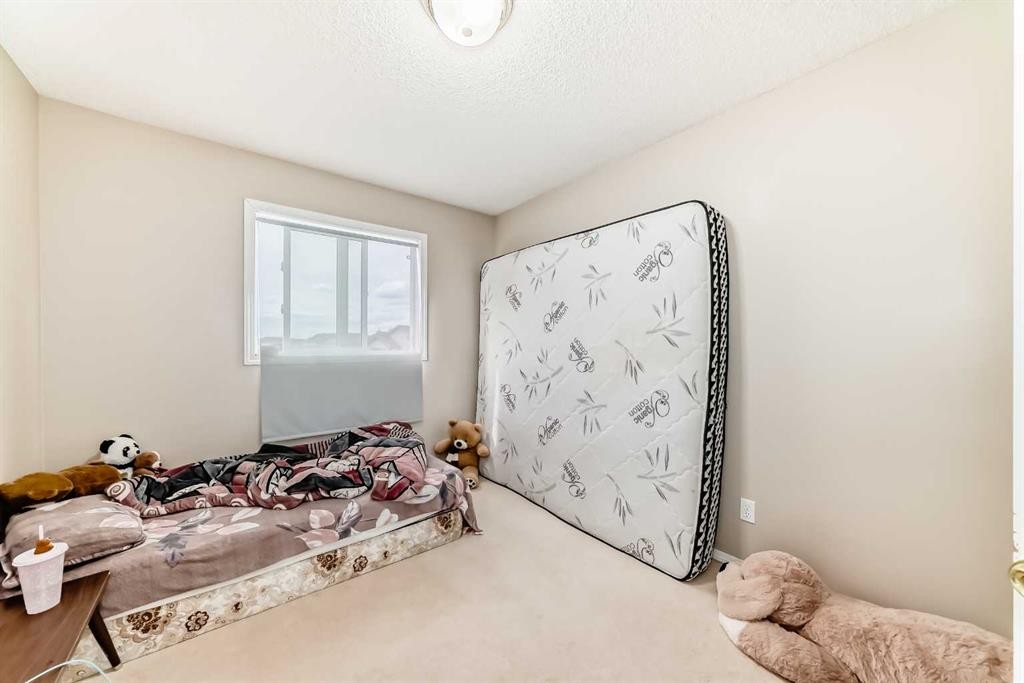 111 Tarawood Road Ne, Calgary, AB - Indoor Photo Showing Bedroom