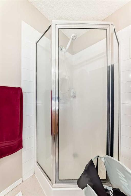 111 Tarawood Road Ne, Calgary, AB - Indoor Photo Showing Bathroom