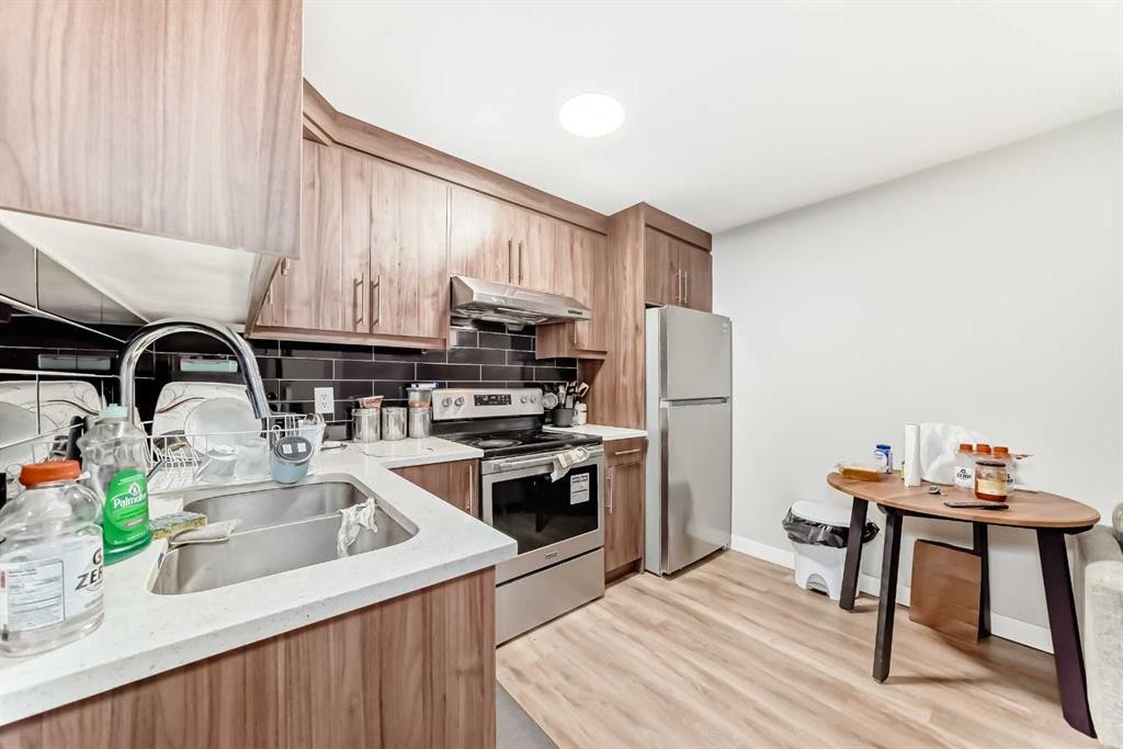 111 Tarawood Road Ne, Calgary, AB - Indoor Photo Showing Kitchen With Double Sink