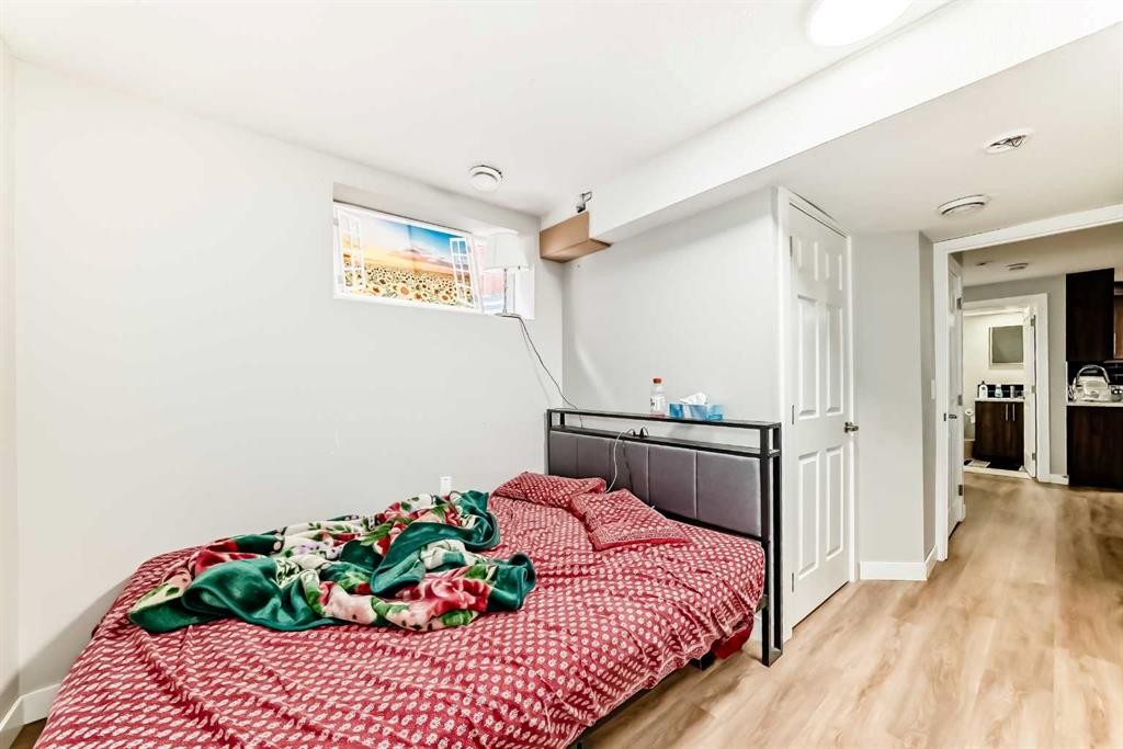 111 Tarawood Road Ne, Calgary, AB - Indoor Photo Showing Bedroom