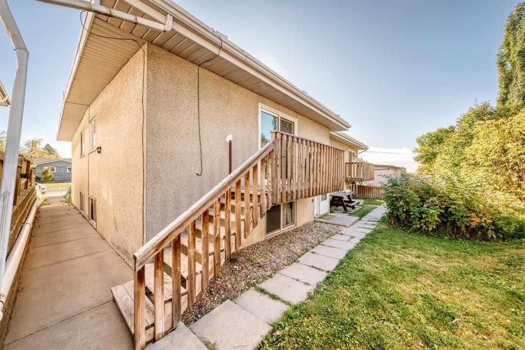 724D Raynard Crescent Se, Calgary, AB - Outdoor With Exterior