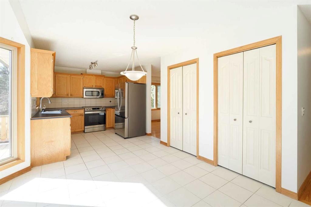 48 Ranchridge Drive Nw, Calgary, AB - Indoor Photo Showing Kitchen