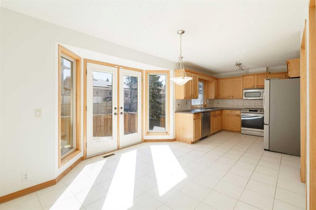 48 Ranchridge Drive Nw, Calgary, AB - Indoor Photo Showing Kitchen