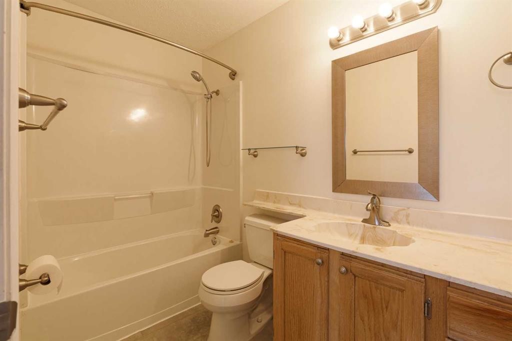 48 Ranchridge Drive Nw, Calgary, AB - Indoor Photo Showing Bathroom