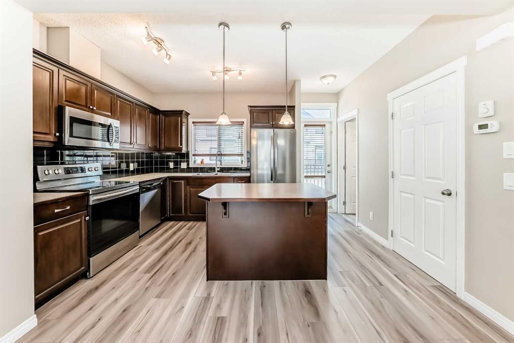 78 Kincora Heath Nw, Calgary, AB - Indoor Photo Showing Kitchen With Upgraded Kitchen
