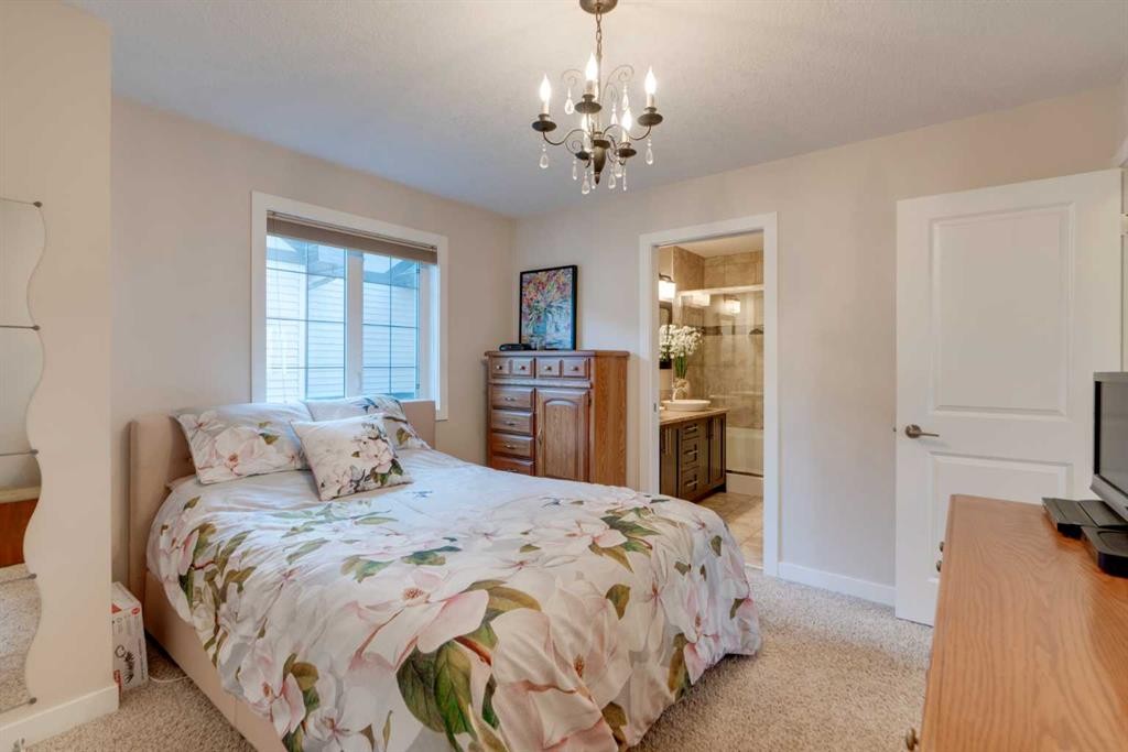 2-309 15 Avenue Ne, Calgary, AB - Indoor Photo Showing Bedroom
