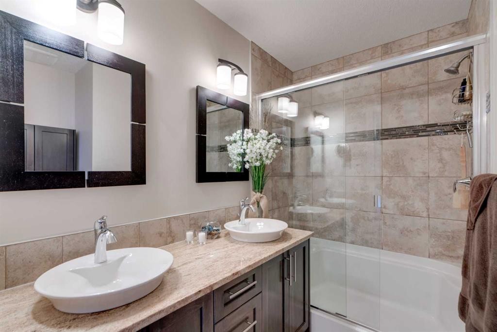 2-309 15 Avenue Ne, Calgary, AB - Indoor Photo Showing Bathroom