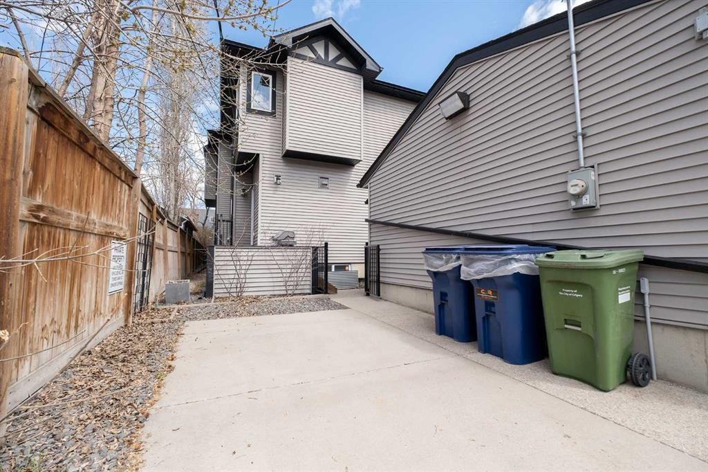 2-309 15 Avenue Ne, Calgary, AB - Outdoor With Exterior