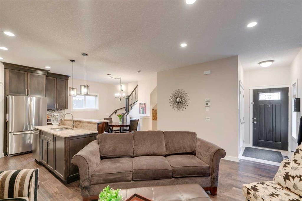 2-309 15 Avenue Ne, Calgary, AB - Indoor Photo Showing Other Room