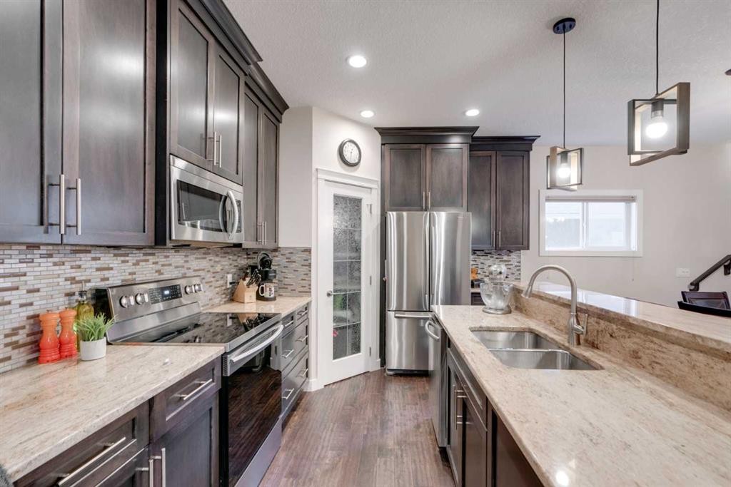 2-309 15 Avenue Ne, Calgary, AB - Indoor Photo Showing Kitchen With Stainless Steel Kitchen With Double Sink With Upgraded Kitchen