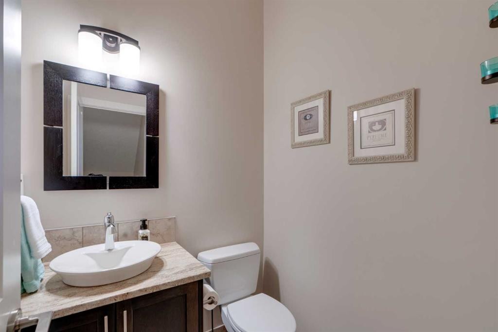 2-309 15 Avenue Ne, Calgary, AB - Indoor Photo Showing Bathroom