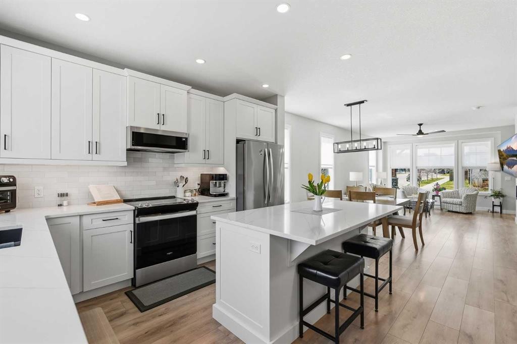120 Treeline Manor Sw, Calgary, AB - Indoor Photo Showing Kitchen With Stainless Steel Kitchen With Upgraded Kitchen