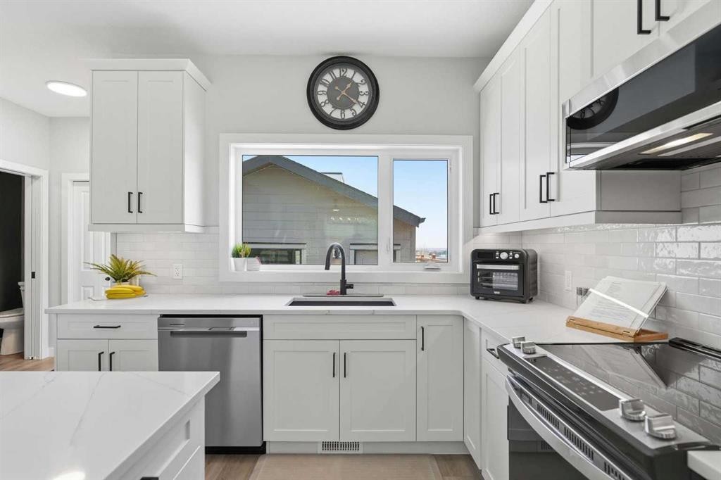 120 Treeline Manor Sw, Calgary, AB - Indoor Photo Showing Kitchen With Stainless Steel Kitchen With Upgraded Kitchen