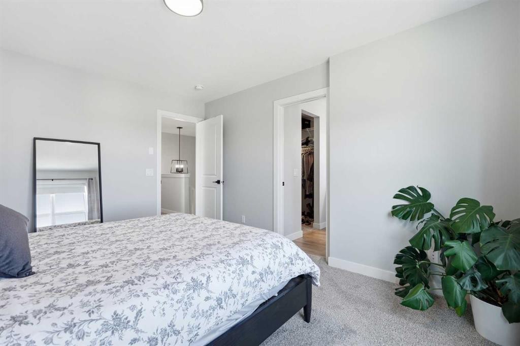 120 Treeline Manor Sw, Calgary, AB - Indoor Photo Showing Bedroom