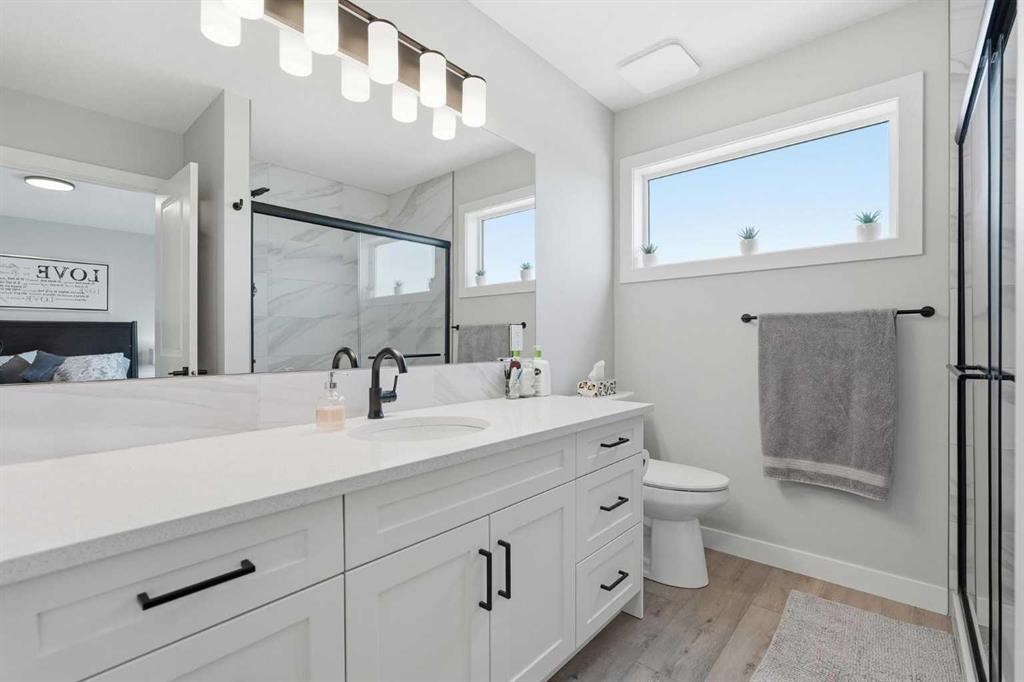 120 Treeline Manor Sw, Calgary, AB - Indoor Photo Showing Bathroom