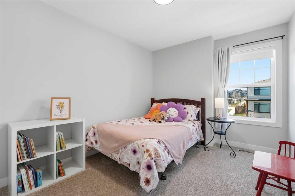 120 Treeline Manor Sw, Calgary, AB - Indoor Photo Showing Bedroom