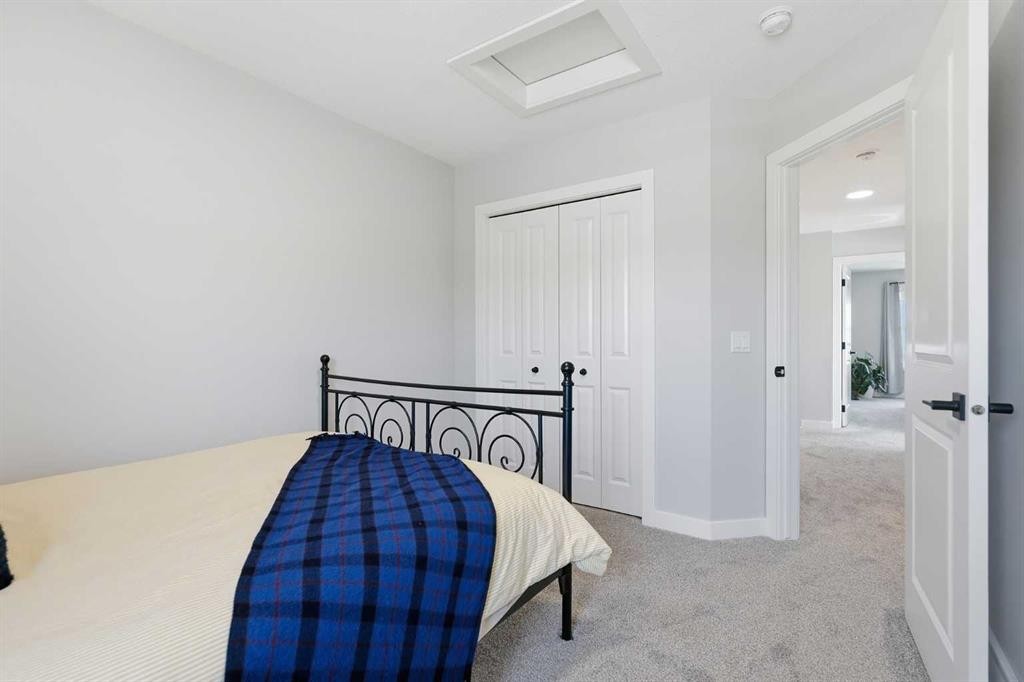 120 Treeline Manor Sw, Calgary, AB - Indoor Photo Showing Bedroom