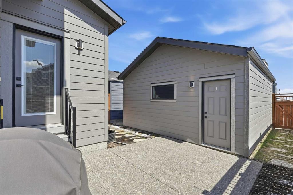 120 Treeline Manor Sw, Calgary, AB - Outdoor With Exterior