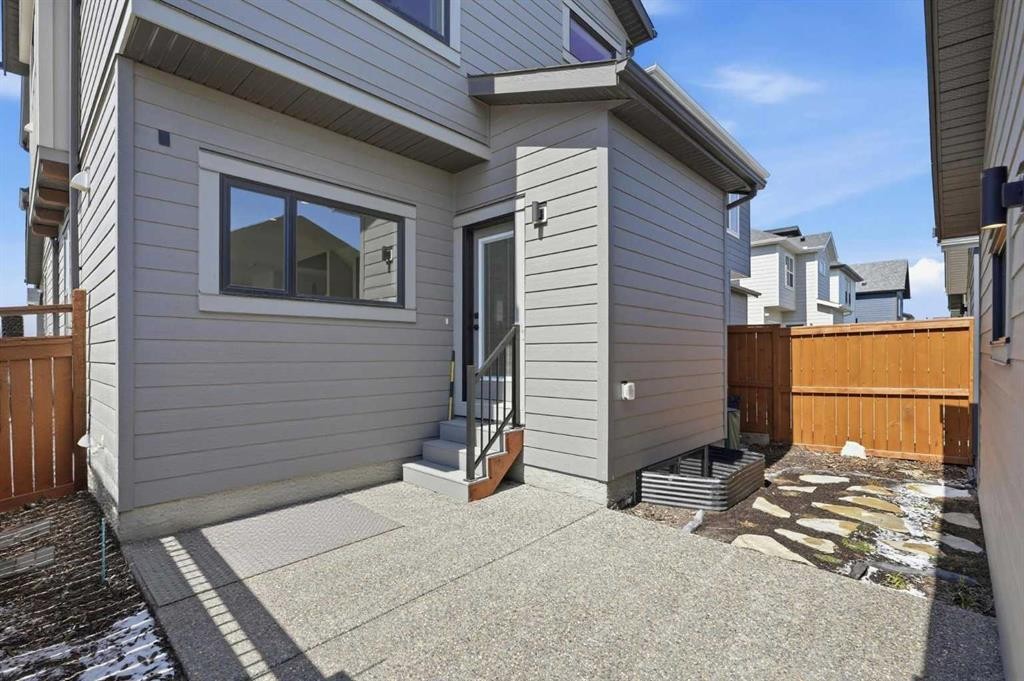 120 Treeline Manor Sw, Calgary, AB - Outdoor With Exterior