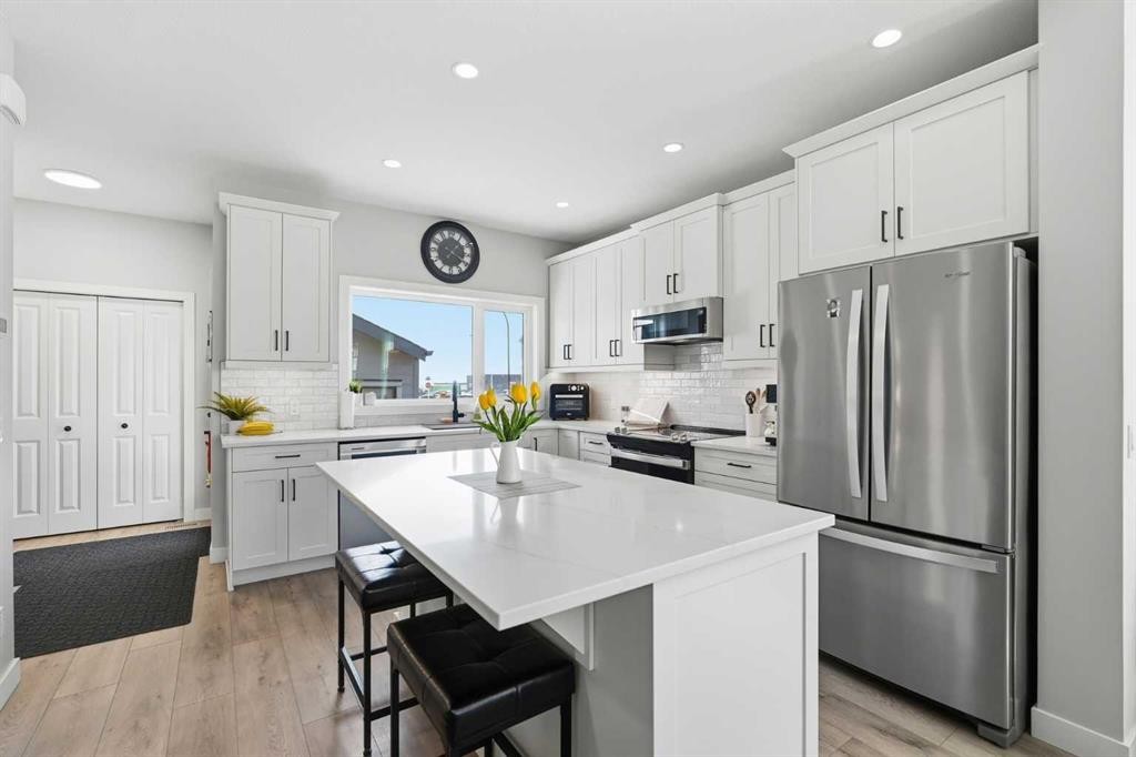 120 Treeline Manor Sw, Calgary, AB - Indoor Photo Showing Kitchen With Stainless Steel Kitchen With Upgraded Kitchen