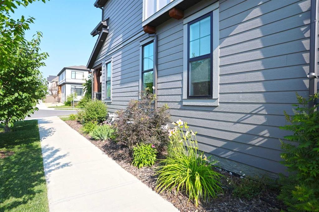 120 Treeline Manor Sw, Calgary, AB - Outdoor