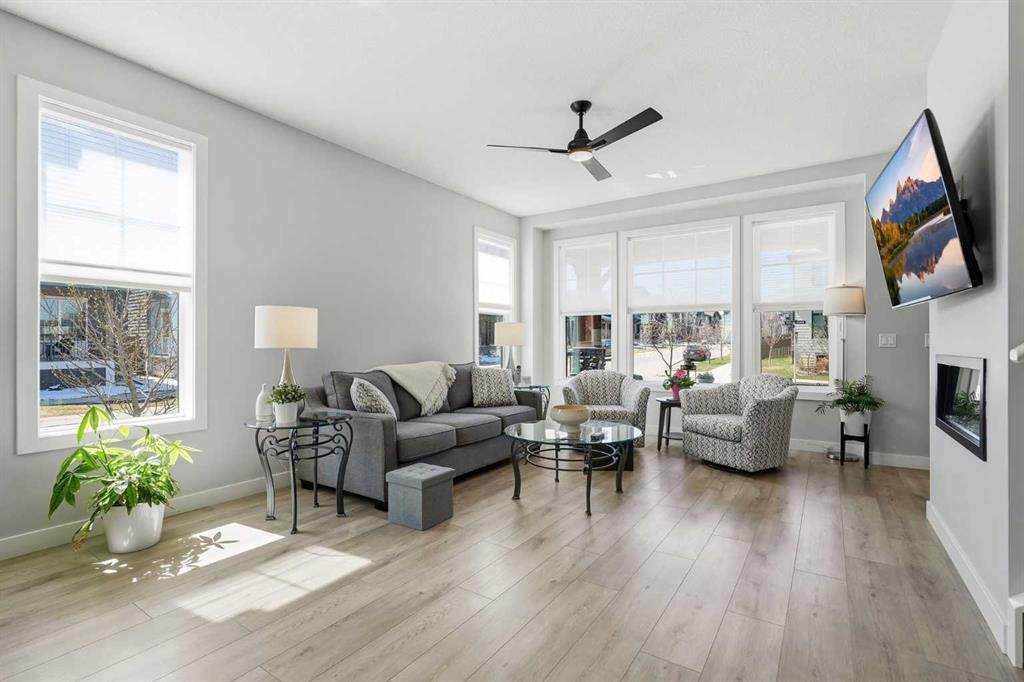 120 Treeline Manor Sw, Calgary, AB - Indoor Photo Showing Living Room