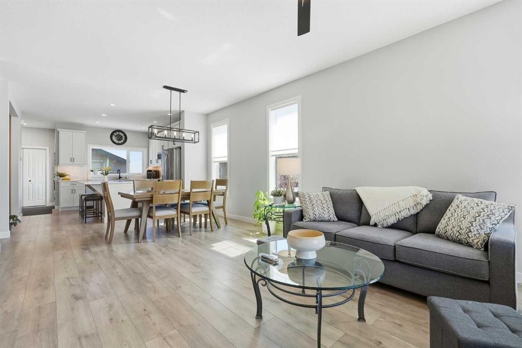 120 Treeline Manor Sw, Calgary, AB - Indoor Photo Showing Living Room