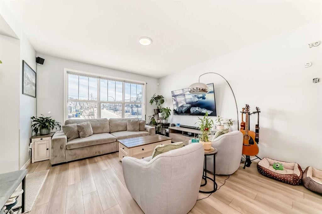 1140 Legacy Circle Se, Calgary, AB - Indoor Photo Showing Living Room